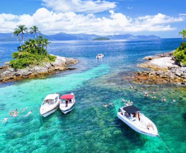 Passeio de lancha em Angra dos Reis (Carro exclusivo e Lancha compartilhada)